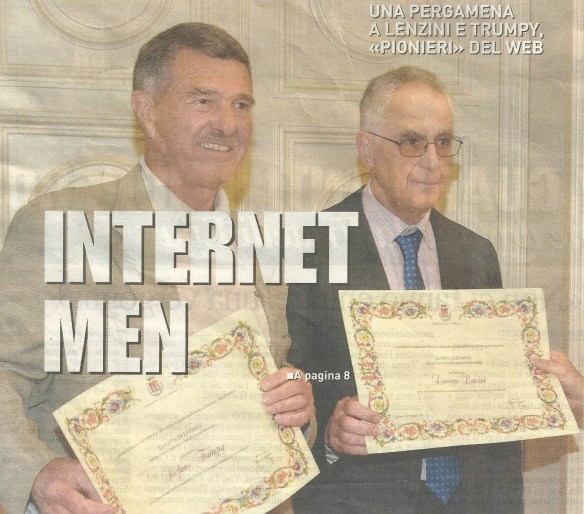 da "LA NAZIONE" del 13 maggio. In occasione della conferenza del prof. Luciano Lenzini organizzata dalla SAIt Toscana le Autorità cittadine hanno consegnato una pergamena celebrativa ai progenitori italiani di internet  